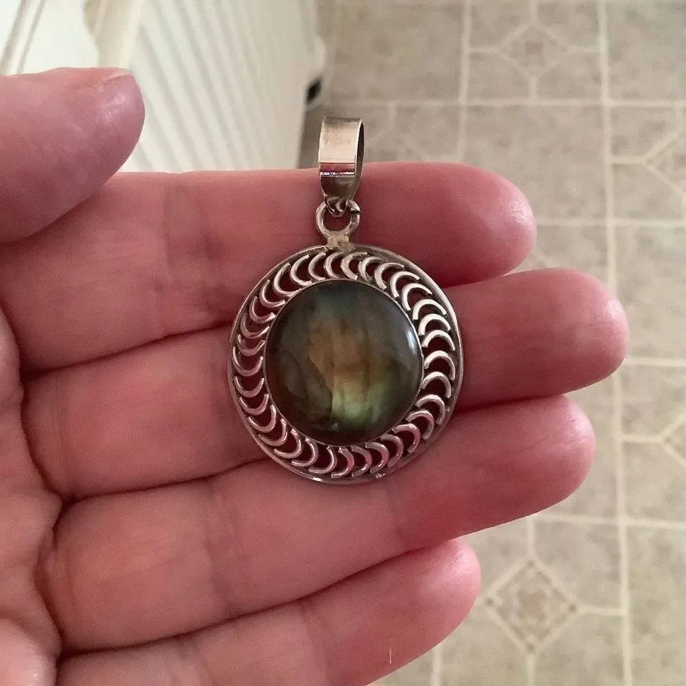𝅺sterling SILVER 925 ROUND LABRADORITE STONE PENDANT​